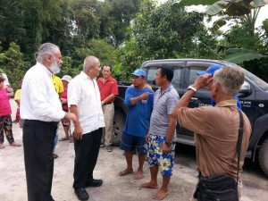 俞小珊等人慰问灾黎