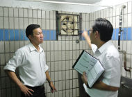 叶耀星关注三哩菜市场小贩设施问题