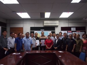 Front 4th from Left: Mas Gading MP Anthony Nogeh Gumbek. L5: Kapitan Liew Jiu Fung, L6: Kapitan Phang Kang Shun, L7: Pemanca Bong Jong Long, L8: Kapitan Chai Kim Fui.